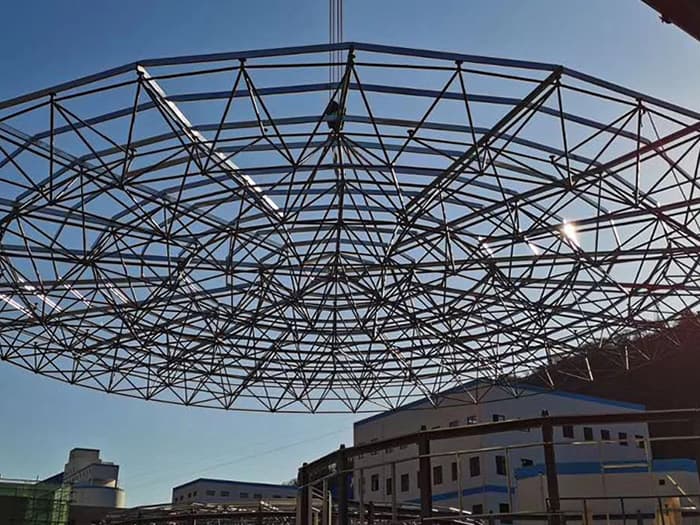 泰安螺栓球网架工程施工现场
